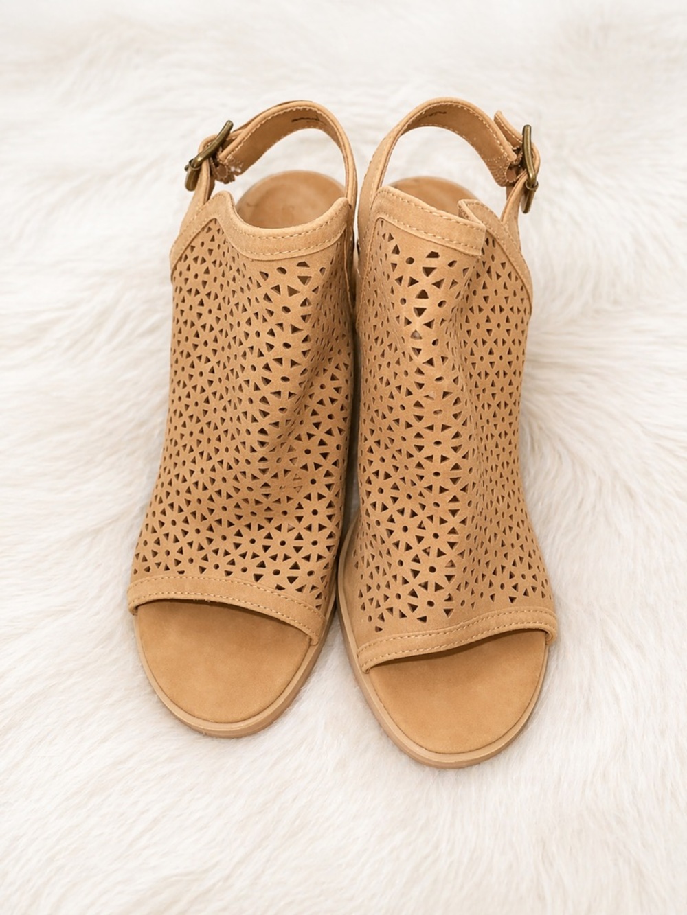 Universal Thread Tan Cutout Peep Toe Booties Heels Size 9 Chunk Heel - Picture 2 of 4